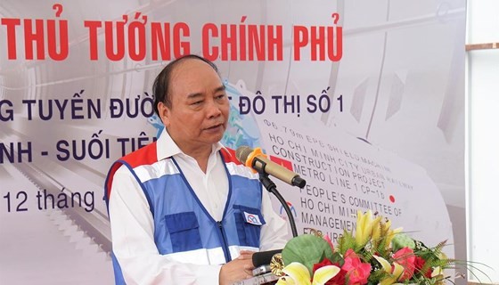Prime Minister inspects construction site of first metro line in HCMC ảnh 1
