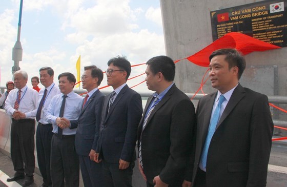 Vam Cong bridge open to traffic in Mekong Delta ảnh 4