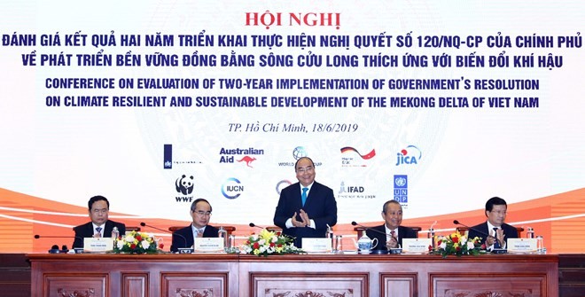 Prime Minister Nguyen Xuan Phuc speaks at the conference (Photo: VNA)