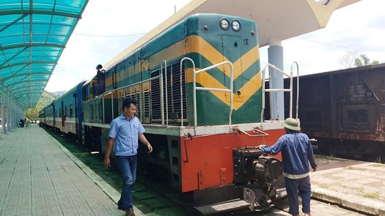 Lonely railroads: The feeble revenue ảnh 1