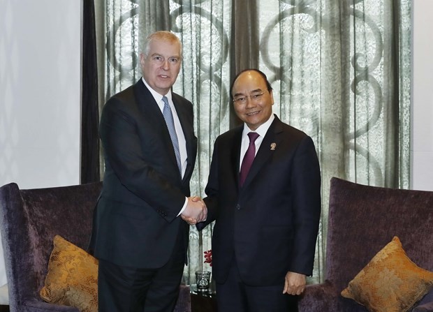 PM Nguyen Xuan Phuc holds meetings on ASEAN Summit’s sidelines ảnh 3