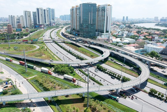 Hanoi Highway and Cat Lai intersection