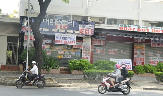 Covid-19 lowers rent, house sales in Ho Chi Minh City ảnh 1
