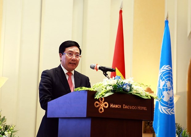 Vietnamese Deputy Prime Minister and Foreign Minister Pham Binh Minh delivers the remarks at a reception to celebrate the UN’s 75th founding anniversary in Hanoi on October 23. (Photo: VNA)