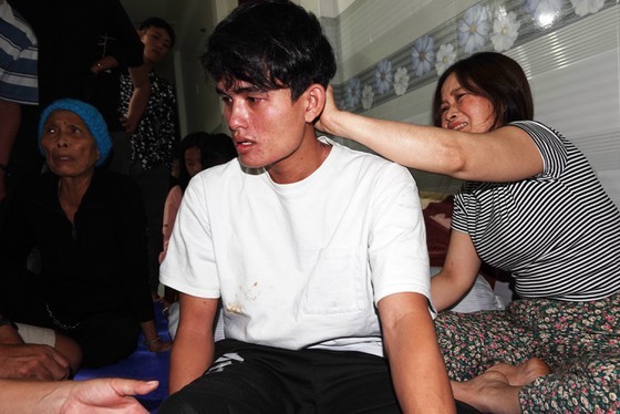 Fishermen forced to survive on Styrofoam, rainwater after boat wreck ảnh 1