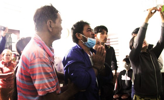 Fishermen forced to survive on Styrofoam, rainwater after boat wreck ảnh 2