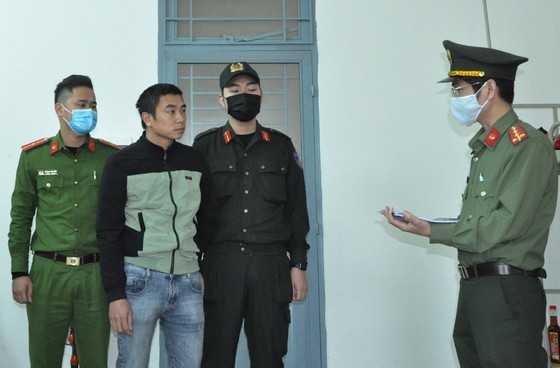 Two men arrested for smuggling Chinese immigrants into Vietnam ảnh 2