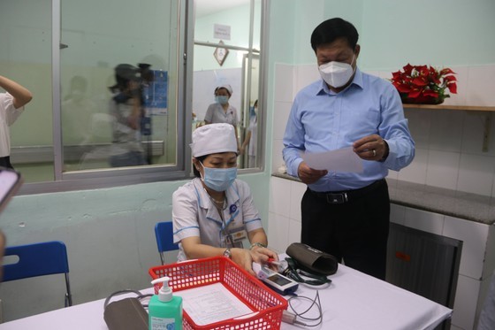 Vaccination, immigration into HCMC carefully inspected ảnh 2