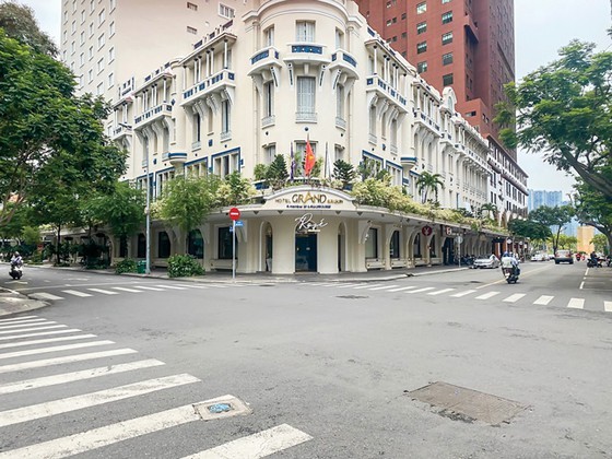 Social distancing vital for containing pandemic ảnh 1