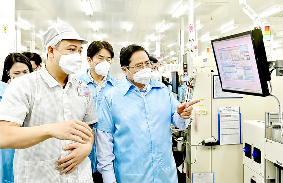 PM visits Samsung Electronics Vietnam Thai Nguyen ảnh 1