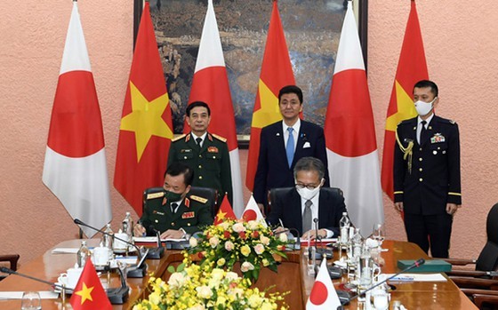 Japanese Defence Minister visiting Vietnam ảnh 1