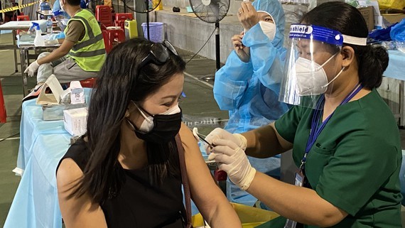 Vietnam records additional 10,040 Covid-19 cases ảnh 1