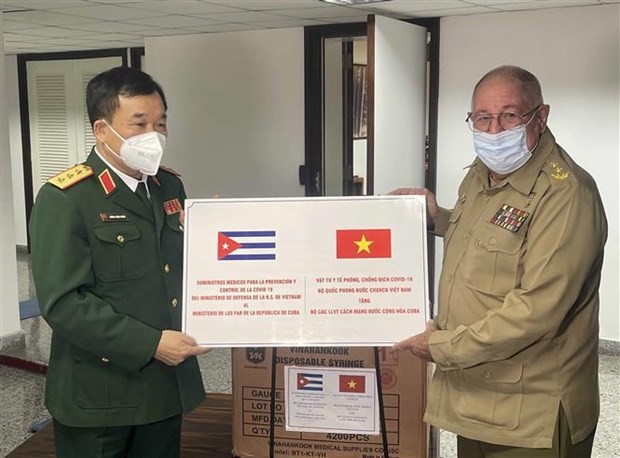 Vietnam, Cuba’s defence leaders hold talks ảnh 2