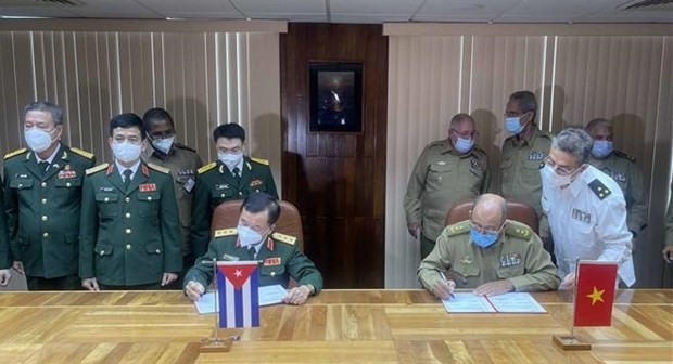 Vietnam, Cuba’s defence leaders hold talks ảnh 1