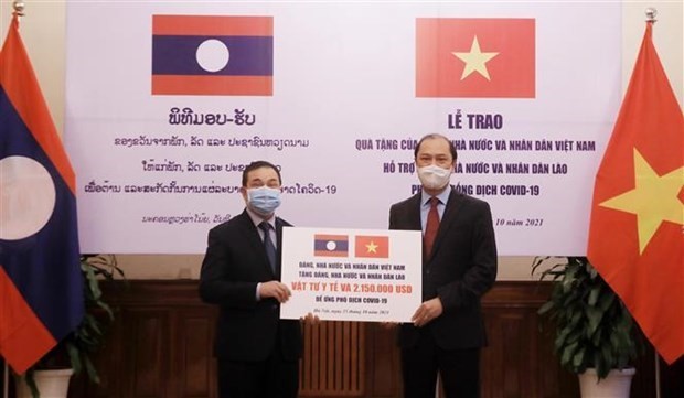 Vietnam offers US$2.5 million, medical supplies to aid Laos’ pandemic fight ảnh 1