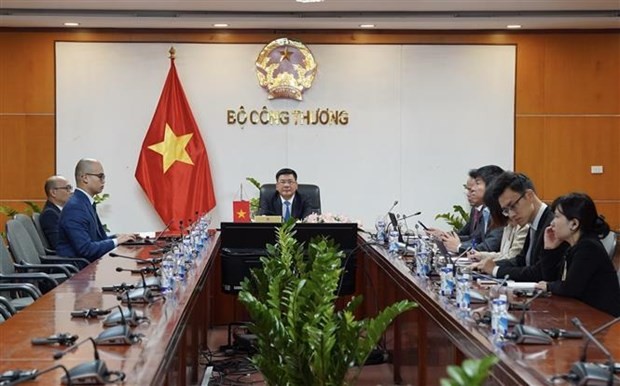 Minister of Trade and Industry Nguyen Hong Dien led a Vietnamese delegation to attend the meeting from Hanoi.( Photo: VNA) Minister of Trade and Industry Nguyen Hong Dien led a Vietnamese delegation to attend the meeting from Hanoi.( Photo: VNA)