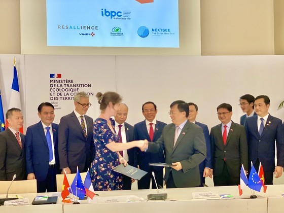 The Memorandum of Understanding signed between the HCMC Department of Planning and Architecture and the Plan Urbanisme Construction Architecture (PUCA) is expected to become a framework to boost the growth of sustainable urban projects (Photo: SGGP)
