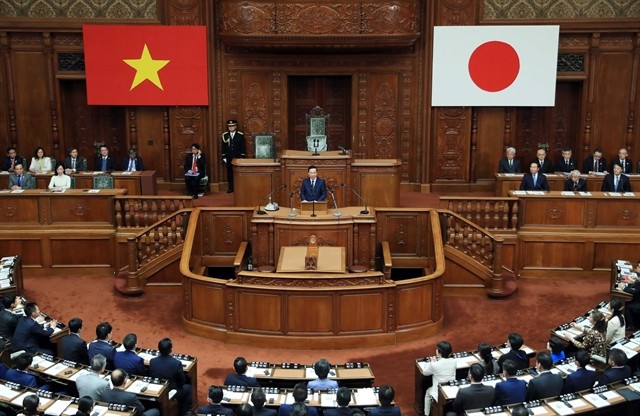 Vietnamese President Vo Van Thuong delivers a speech at the National Diet of Japan on November 29. (Photo: VNA/VNS)