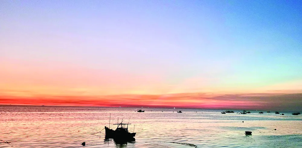 Hoàng hôn lãng mạn trên đảo Phú Quý.