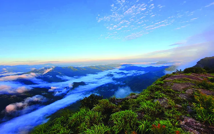 Pha Luông ngày mới với một khung cảnh trong lành, hùng vĩ như chốn thần tiên.