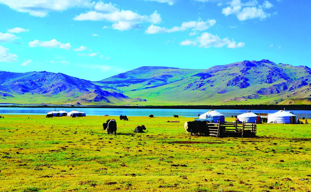 hồ Khargiin Khar.jpg