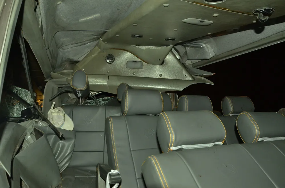 Xe đưa đón công nhân húc đuôi xe 16 chỗ trên cao tốc, 7 người thương vong ảnh 1