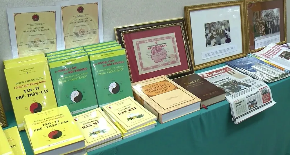 Thầy thuốc ưu tú, BS CKII Đỗ Hữu Định - Một đời tâm huyết với Đông y ảnh 2