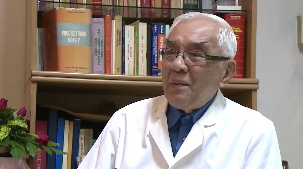 Thầy thuốc ưu tú, BS CKII Đỗ Hữu Định - Một đời tâm huyết với Đông y ảnh 1