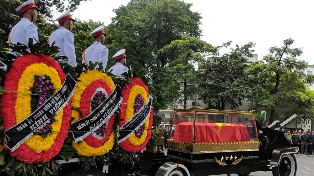 Xúc động tiễn đưa Chủ tịch nước Trần Đại Quang về nơi an nghỉ cuối cùng ảnh 40