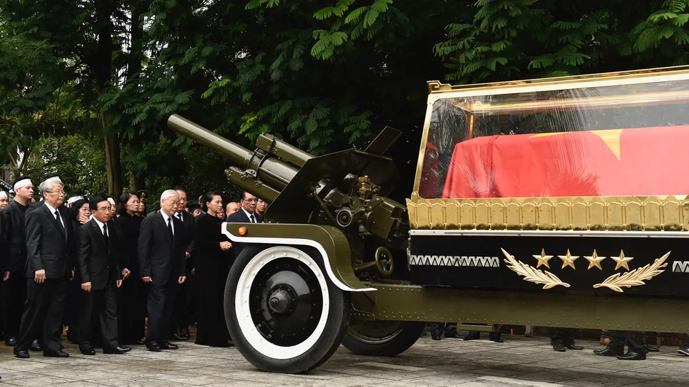 Xúc động tiễn đưa Chủ tịch nước Trần Đại Quang về nơi an nghỉ cuối cùng ảnh 18