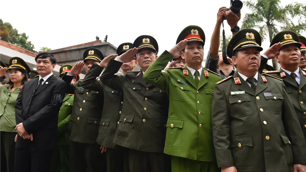 Xúc động tiễn đưa Chủ tịch nước Trần Đại Quang về nơi an nghỉ cuối cùng ảnh 47