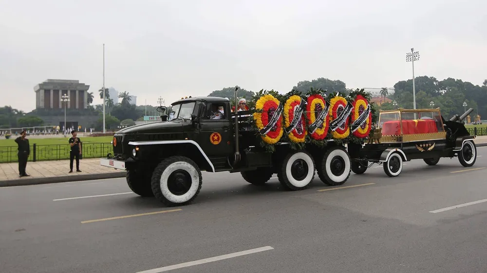 Xúc động tiễn đưa Chủ tịch nước Trần Đại Quang về nơi an nghỉ cuối cùng ảnh 29