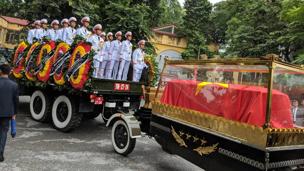 Xúc động tiễn đưa Chủ tịch nước Trần Đại Quang về nơi an nghỉ cuối cùng ảnh 27