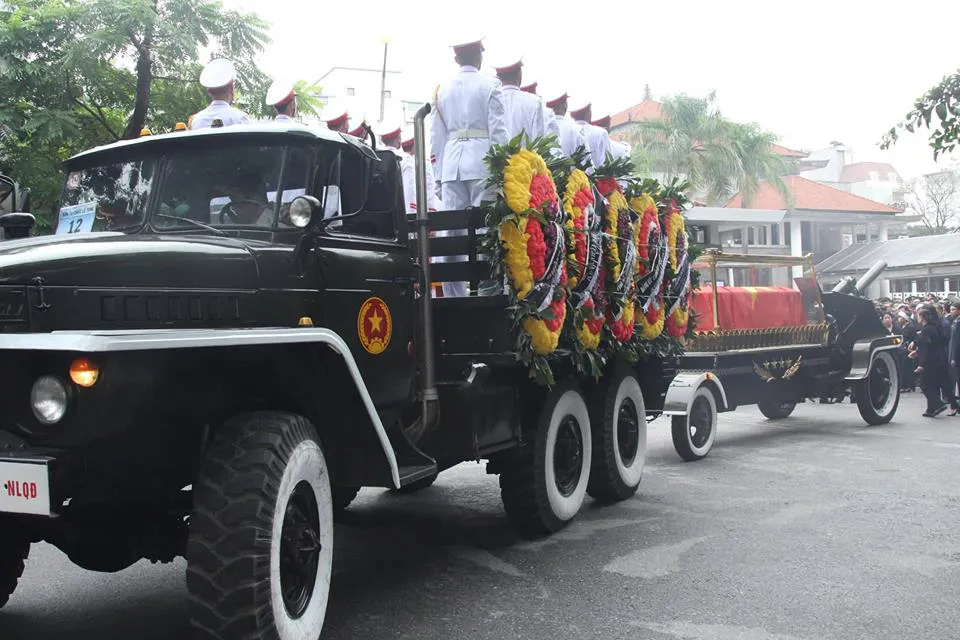 Xúc động tiễn đưa Chủ tịch nước Trần Đại Quang về nơi an nghỉ cuối cùng ảnh 42