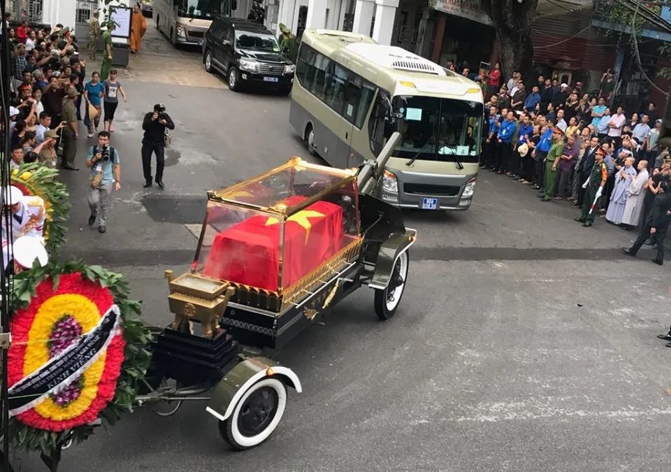 Xúc động tiễn đưa Chủ tịch nước Trần Đại Quang về nơi an nghỉ cuối cùng ảnh 43