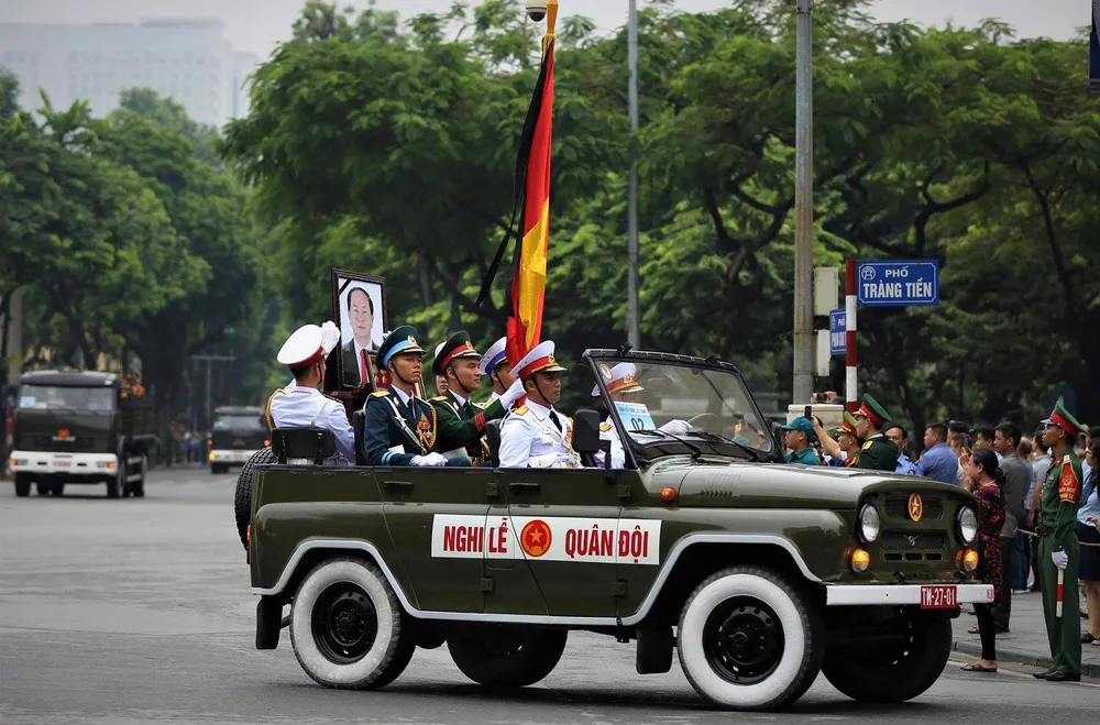 Xúc động tiễn đưa Chủ tịch nước Trần Đại Quang về nơi an nghỉ cuối cùng ảnh 38