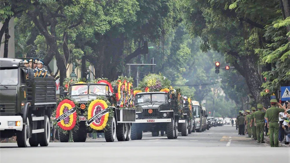 Xúc động tiễn đưa Chủ tịch nước Trần Đại Quang về nơi an nghỉ cuối cùng ảnh 39