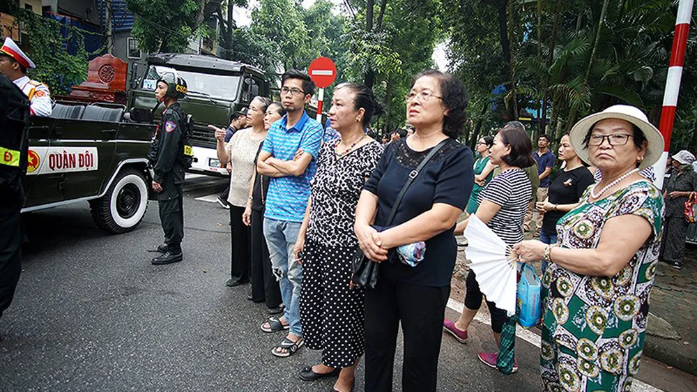 Xúc động tiễn đưa Chủ tịch nước Trần Đại Quang về nơi an nghỉ cuối cùng ảnh 44