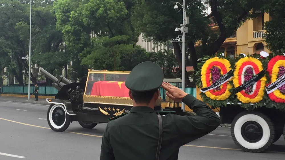 Xúc động tiễn đưa Chủ tịch nước Trần Đại Quang về nơi an nghỉ cuối cùng ảnh 35