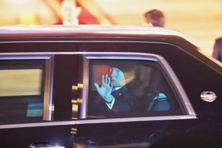 Tổng thống Mỹ Donald Trump đã đến Hà Nội ảnh 19