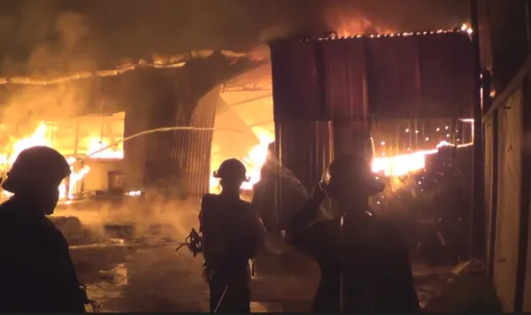 Cháy cơ sở mộc khu vực tổ 1, ấp 1, xã Đông Thạnh, huyện Hóc Môn ngày 17-2 