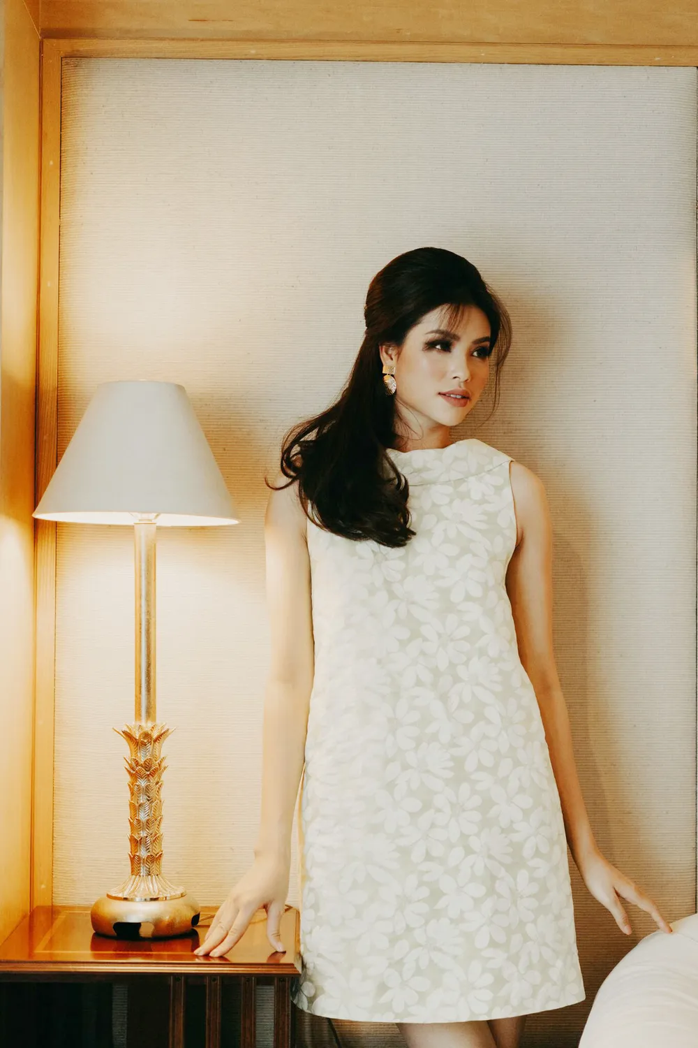 Phạm Hương đẹp nhẹ nhàng với phong cách retro thập niên 60 ảnh 3