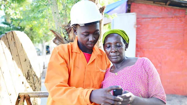 Những ngôi làng ở Tanzania “trắng sóng” nay đã có sóng di động Halotel - nơi Viettel đầu tư 