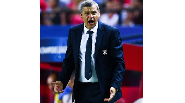 HLV Bruno Genesio muốn thắng Europa League.