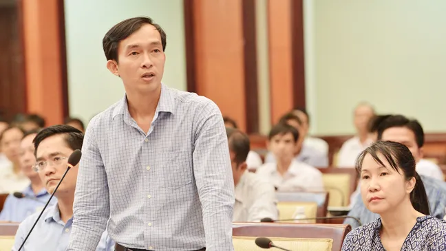 Lãnh đạo TPHCM gặp gỡ hơn 300 cán bộ công đoàn, công nhân tiêu biểu ảnh 2