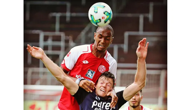  Abdou Diallo (phía sau), một trong 5 tân binh của Mainz trong mùa Hè này .