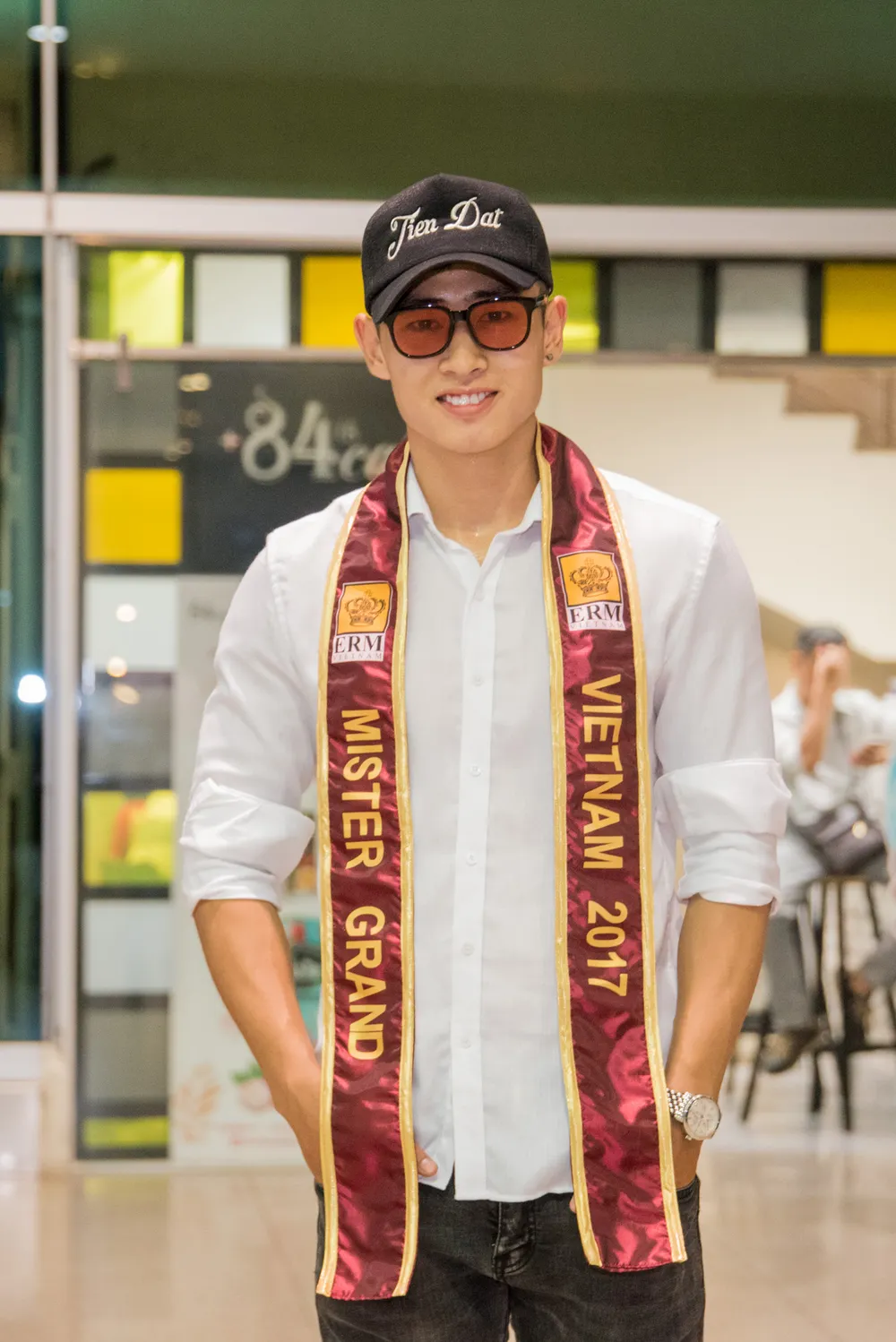 Tiến Đạt lên đường thi Nam vương Hòa bình Thế giới ảnh 1