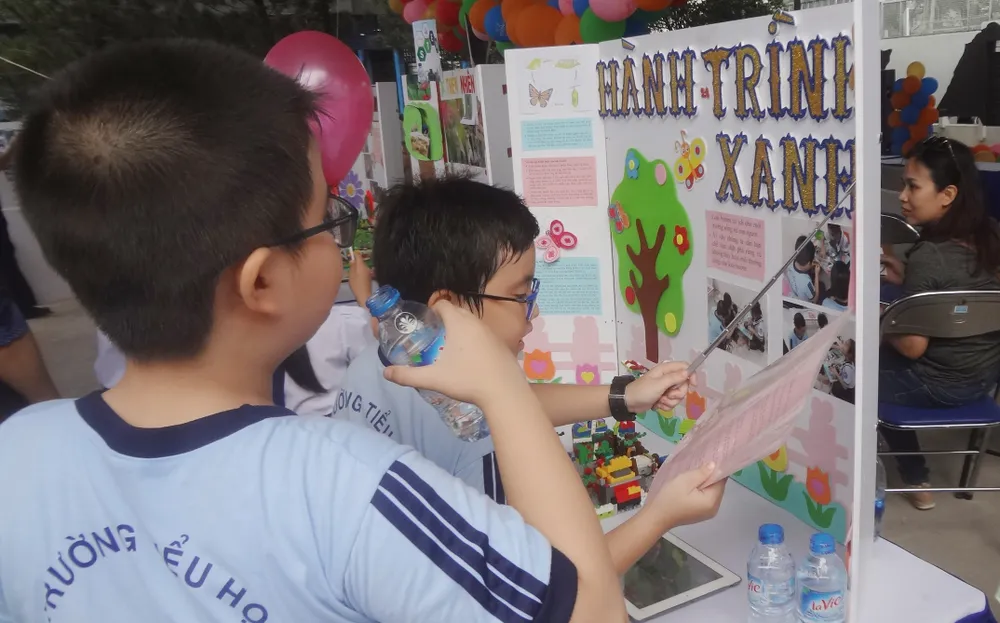 Các em học sinh tham gia cuộc thi