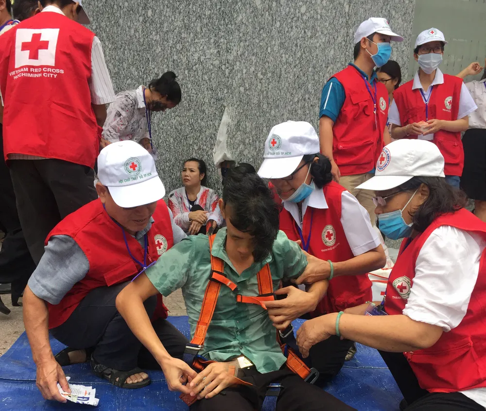 Quận 1: Diễn tập xử lý cháy nổ, tìm kiếm cứu nạn ảnh 2