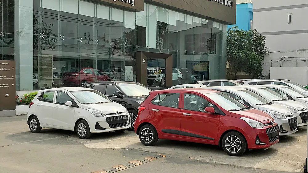 Thị trường ô tô trước ngày 1-1-2018: Giá giảm nhưng sức mua vẫn chậm ảnh 1